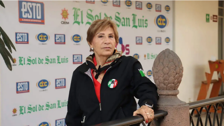 Funcionaria del PRI acusa al gobierno actual de instrumentalizar a adultos mayores para fines electorales