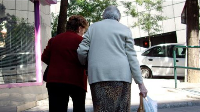 Mujer de 91 años recupera su vivienda tras cuatro años de ocupación por extranjeros subsidiados por el gobierno