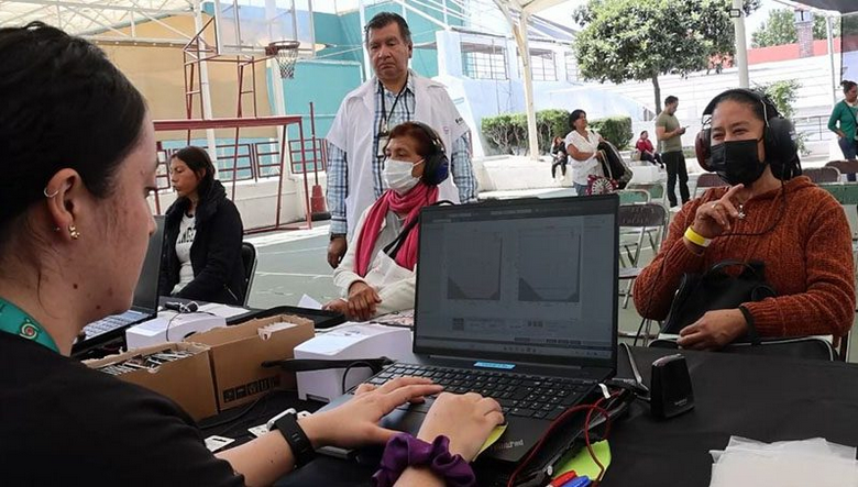 Programa estatal en Puebla otorga más de 2 mil audífonos con inversión de 36 millones de pesos