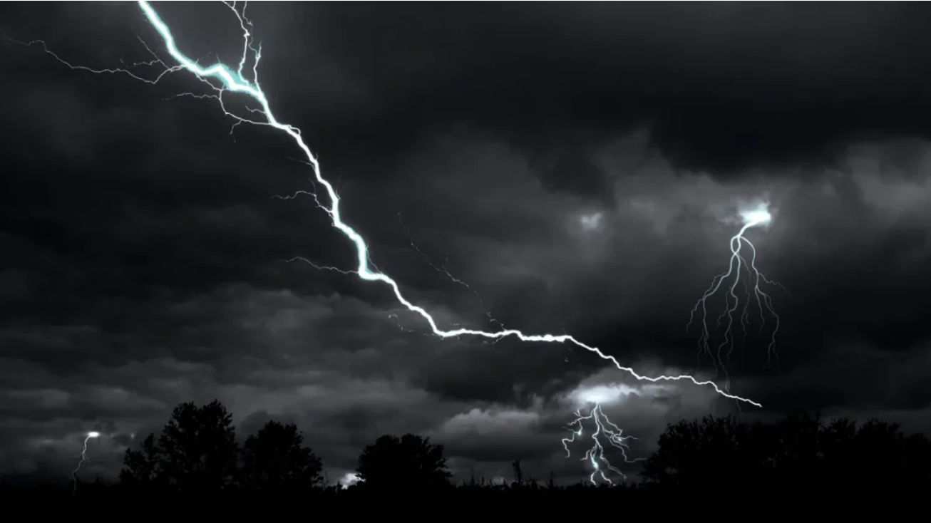 Alerta meteorológica en México por intensas lluvias y vientos en 18 estados este sábado