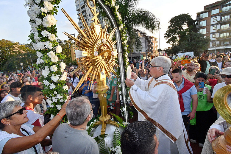 Celebración masiva del Corpus Christi reunió a fieles católicos en la capital provincial